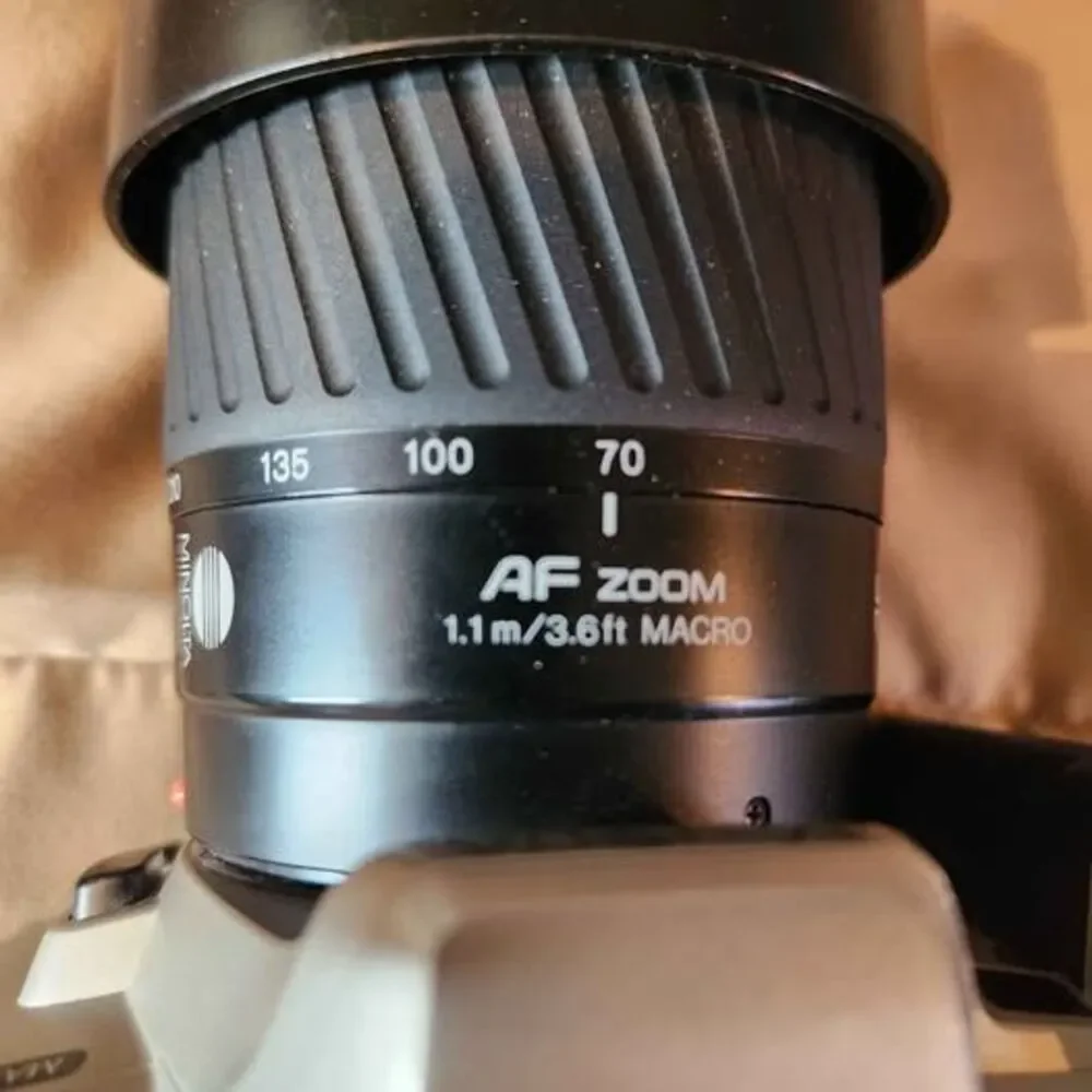 Minolta Maxxum QTsi 35mm SLR Film Camera with AF Zoom 70-210mm Lens